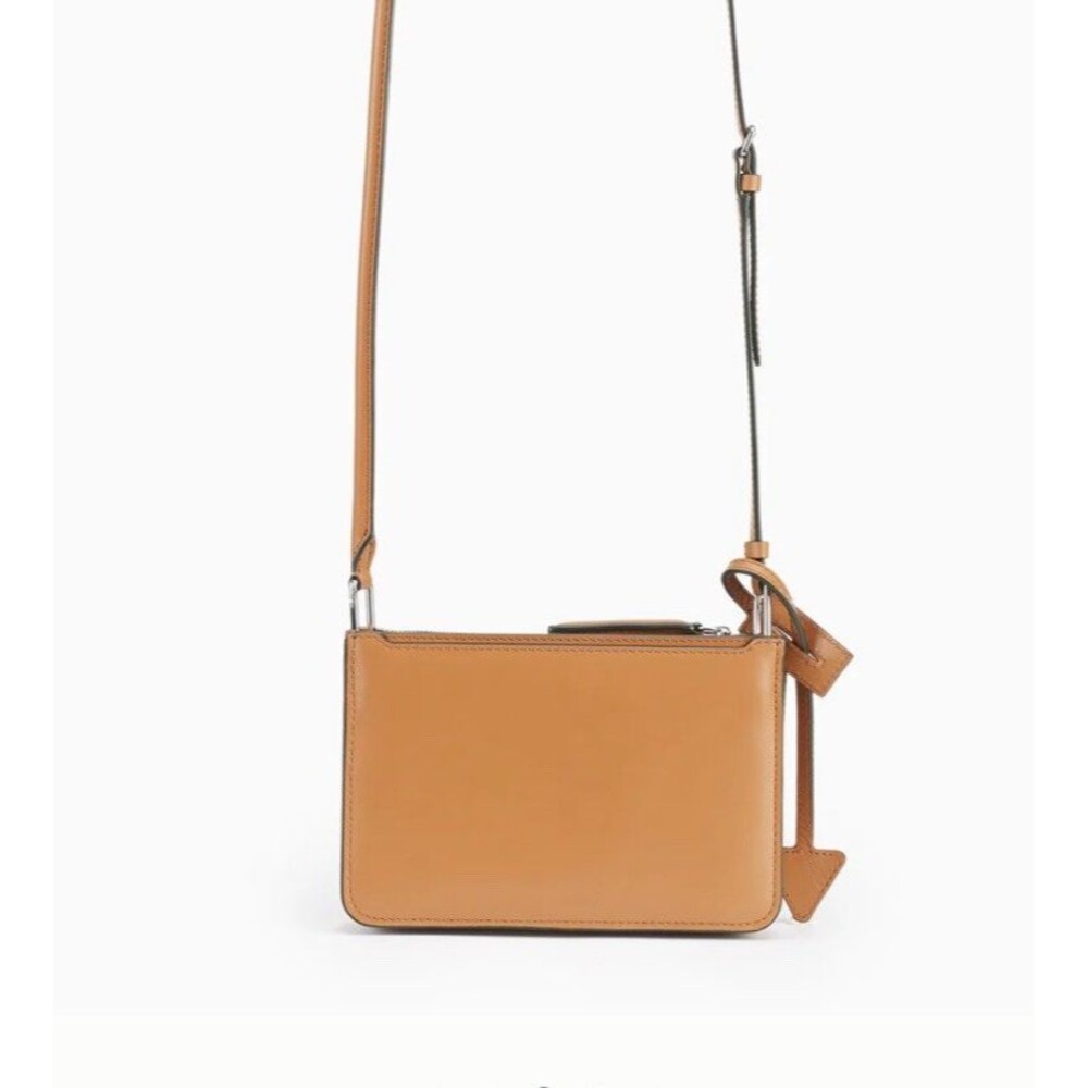 DELAROQ Triplo Caramel Leather Crossbody/Shoulder Bag W/ Adjustable Strap NEW - Picture 2 of 13